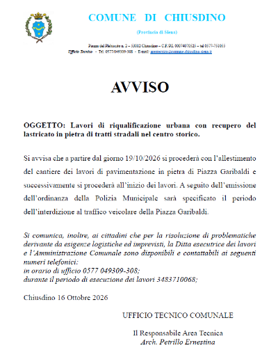 Lavori di riqualificazione urbana con recupero del lastricato in pietra di tratti stradali nel centro storico.